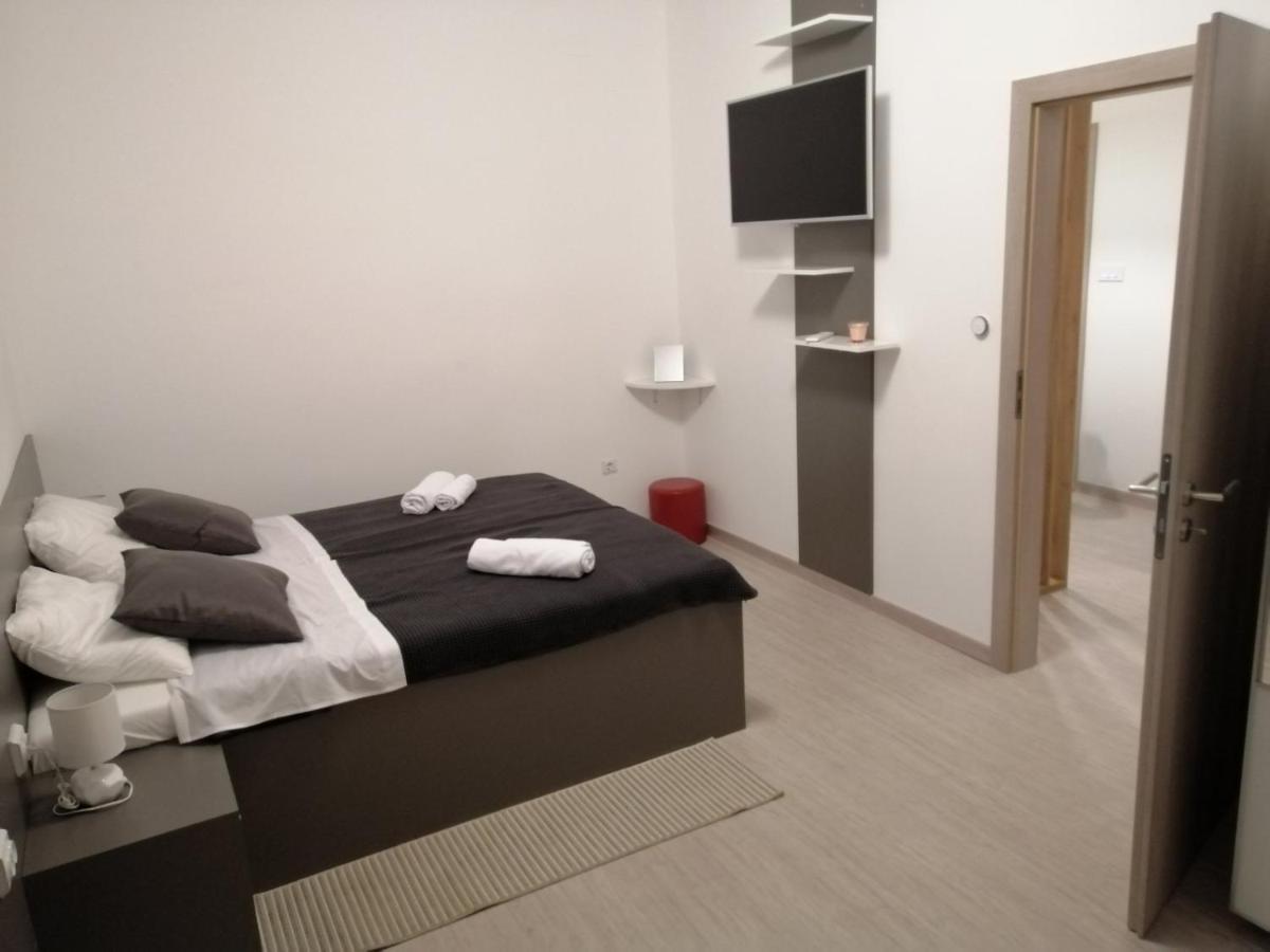 Evita Apartment Karlovac Exterior foto